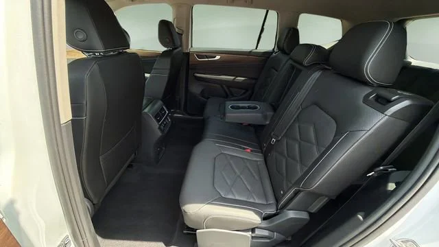 Used 2026 White/off-white Volkswagen SE image 19