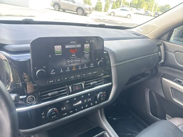 Used 2023 White Nissan Platinum image 24