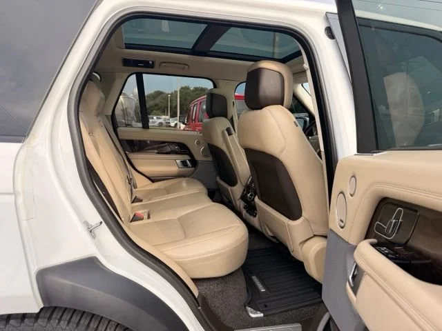 Used 2018 White Land Rover HSE image 8