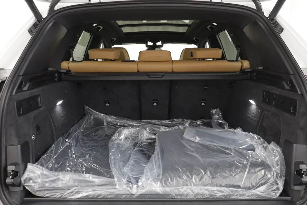 New 2026 White BMW xDrive40i image 18