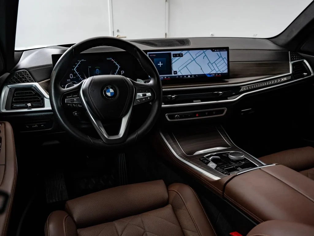 Used 2024 Skyscraper Grey Metallic BMW xDrive40i image 4