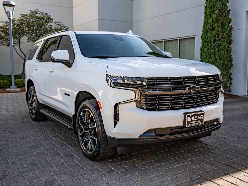 Used 2024 Summit White Chevrolet RST image 3