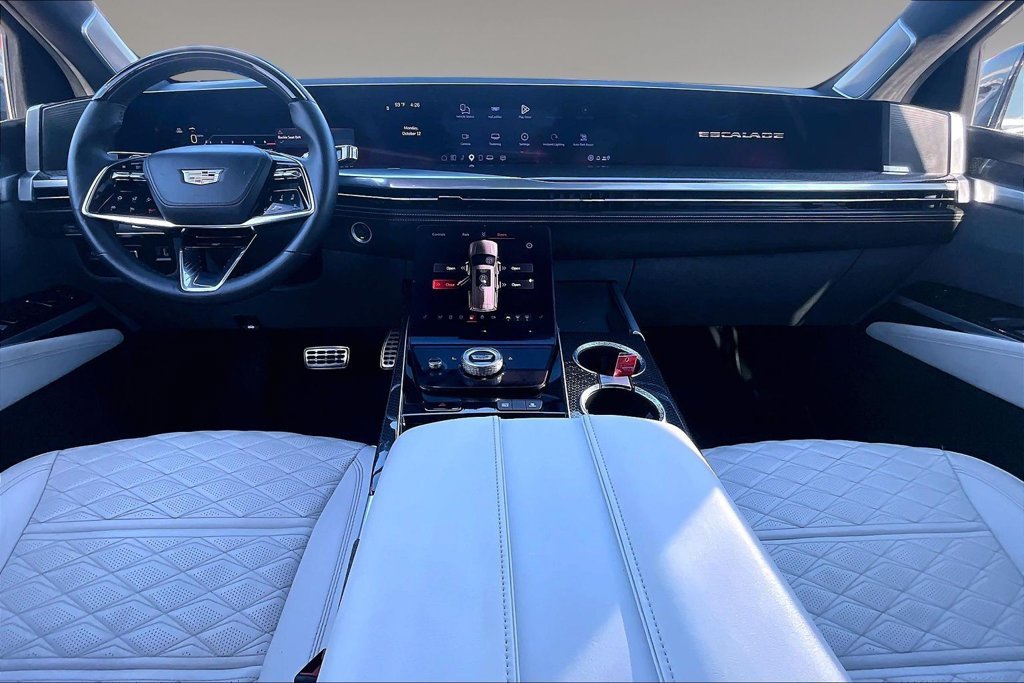 Used 2025 Green Cadillac V-Series image 15