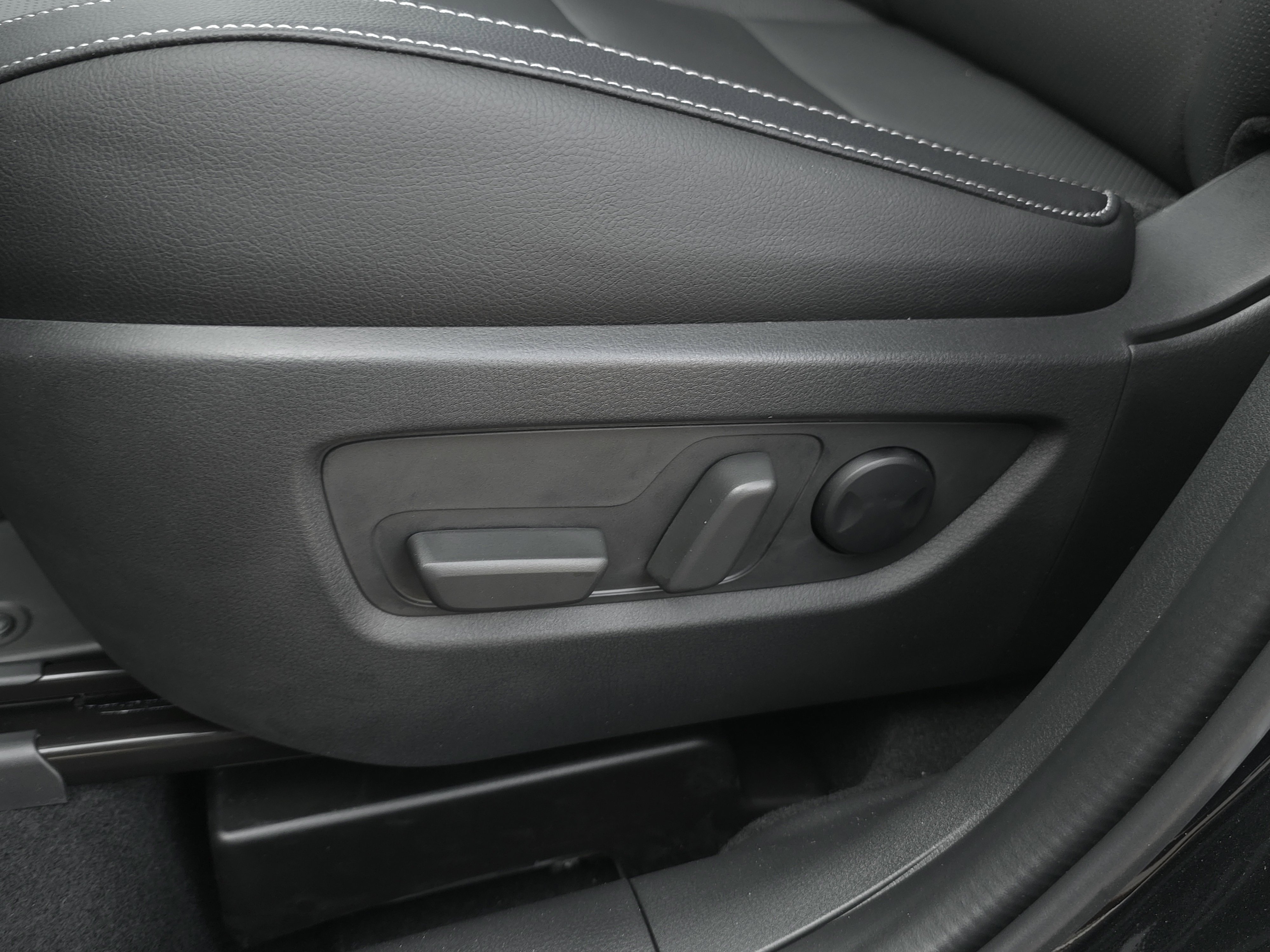 New 2026 Jet Black Mica Mazda 2.5 S Premium Plus AWD image 11