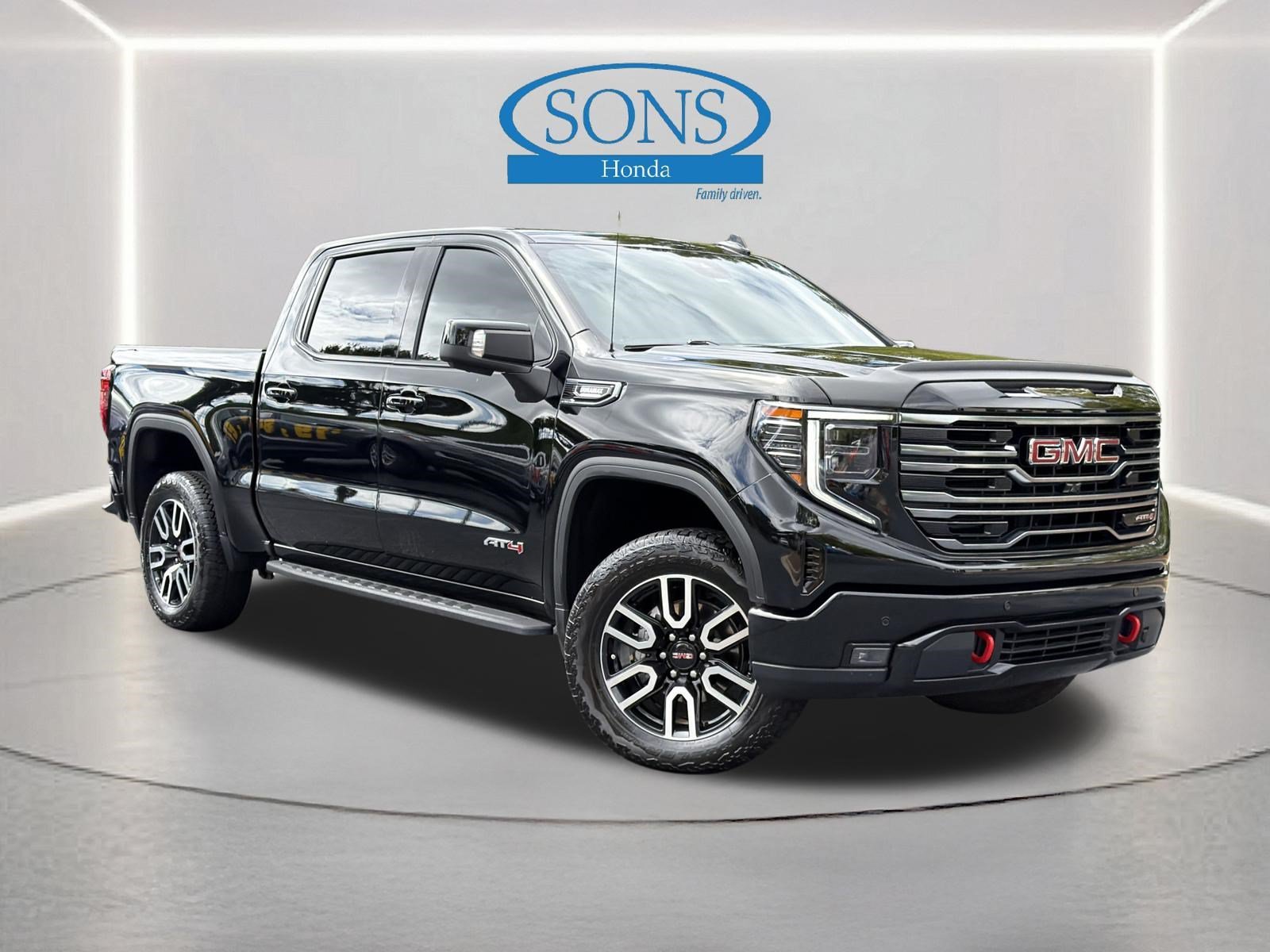 Used 2025 Onyx Black GMC AT4 image 1
