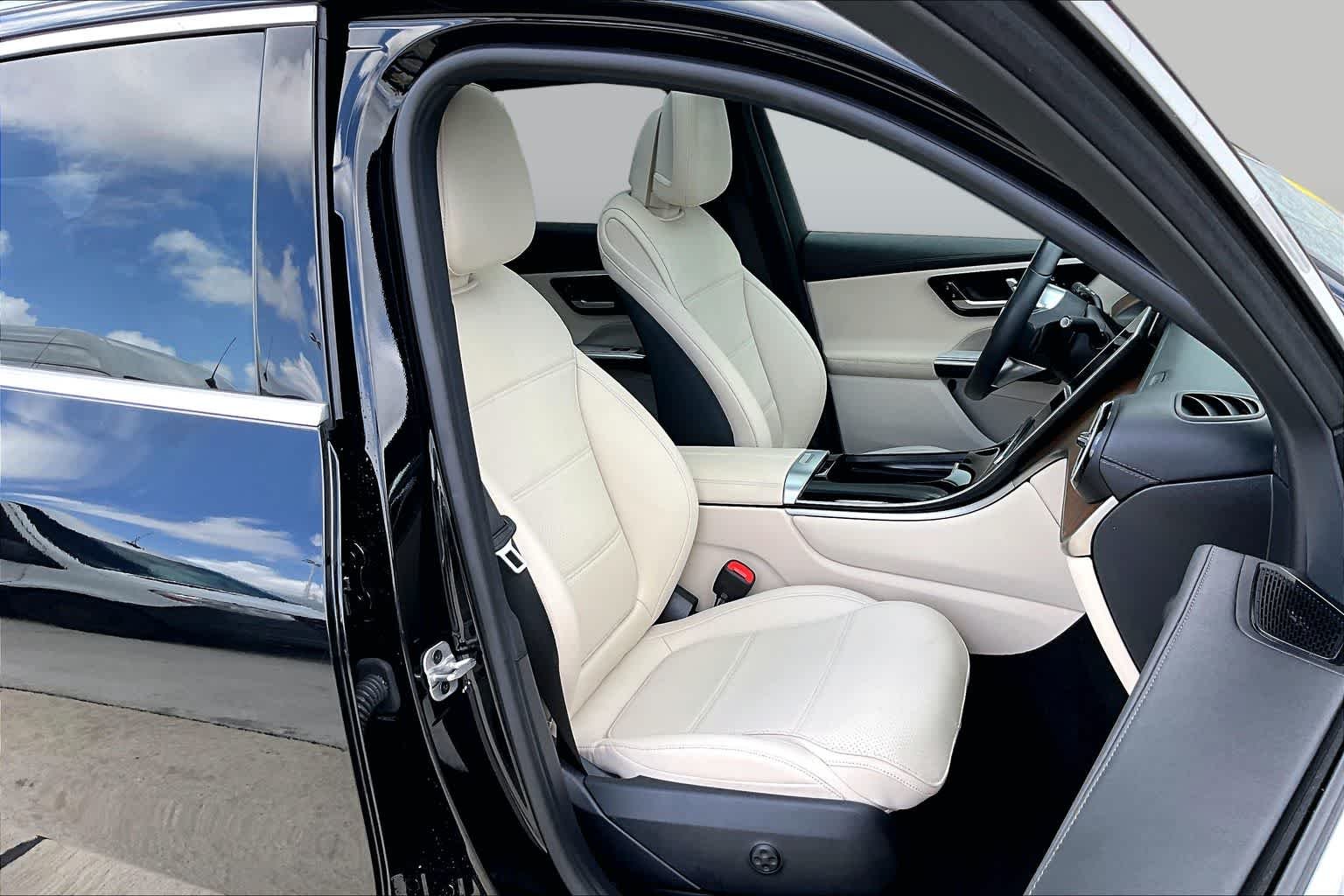 Used 2025 Black Mercedes-Benz GLC 300 image 9