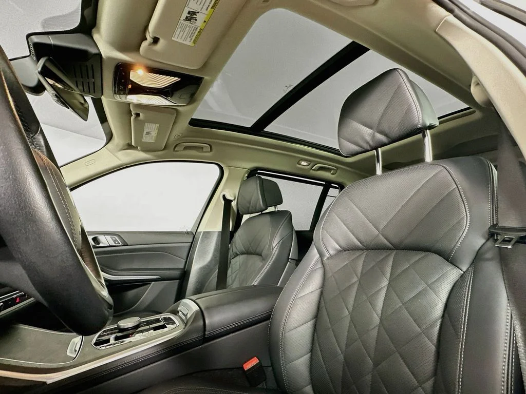 Used 2025 White Metallic BMW xDrive40i image 16
