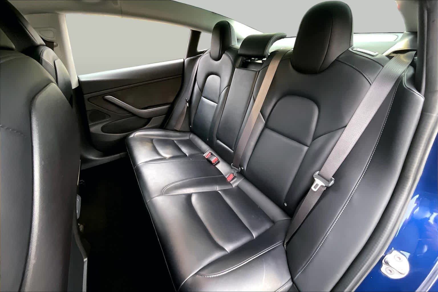 Used 2018 Deep Blue Metallic Tesla Long Range Battery image 16