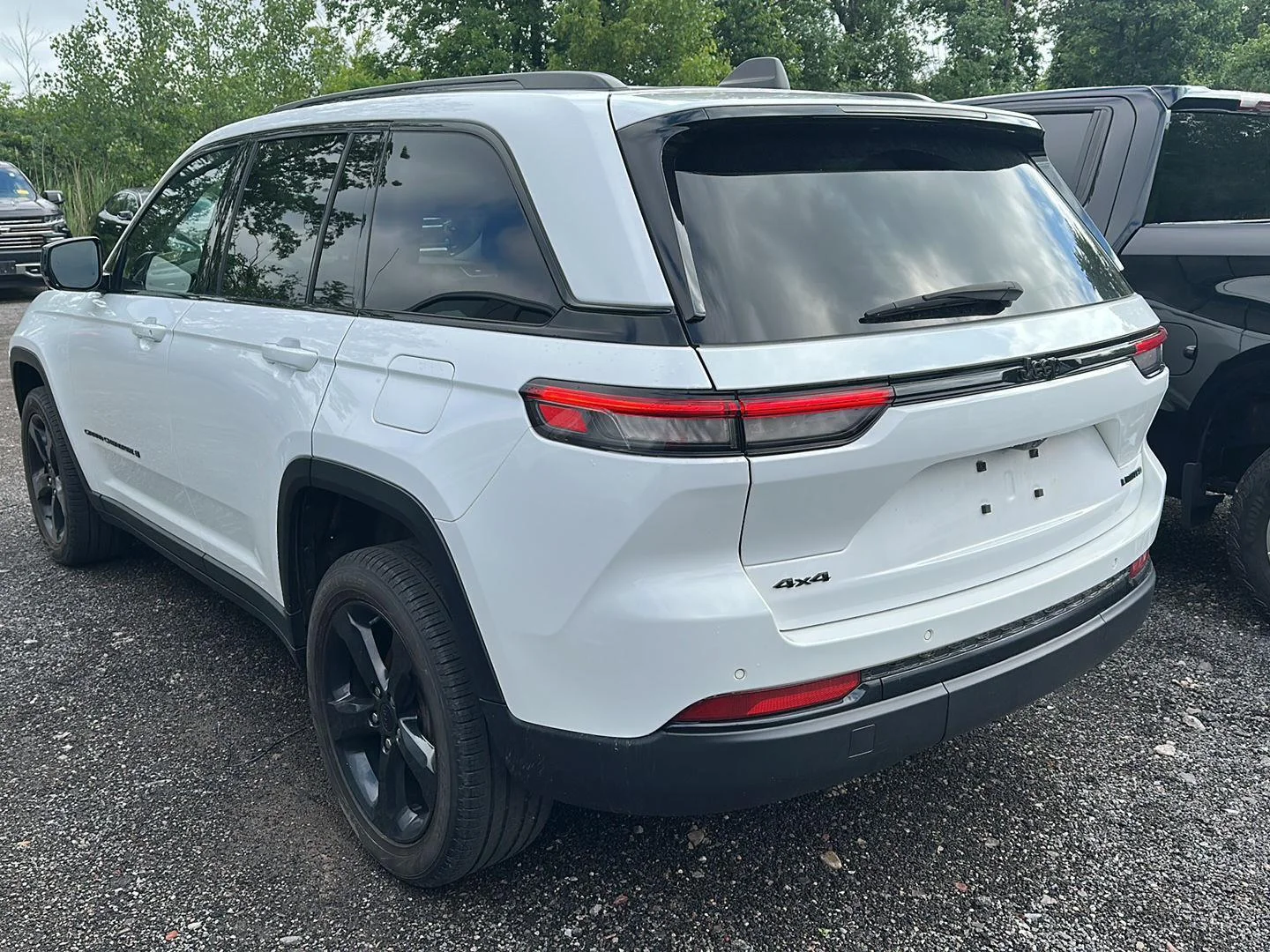 Used 2023 Bright White Clearcoat Jeep Limited image 4