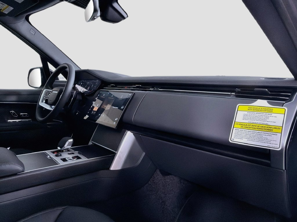 New 2027 Santorini Black Land Rover SE image 31