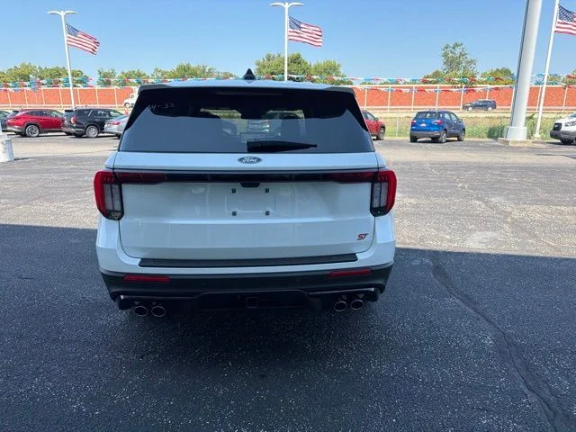 New 2027 Star White Metallic Tri-Coat Ford ST image 4
