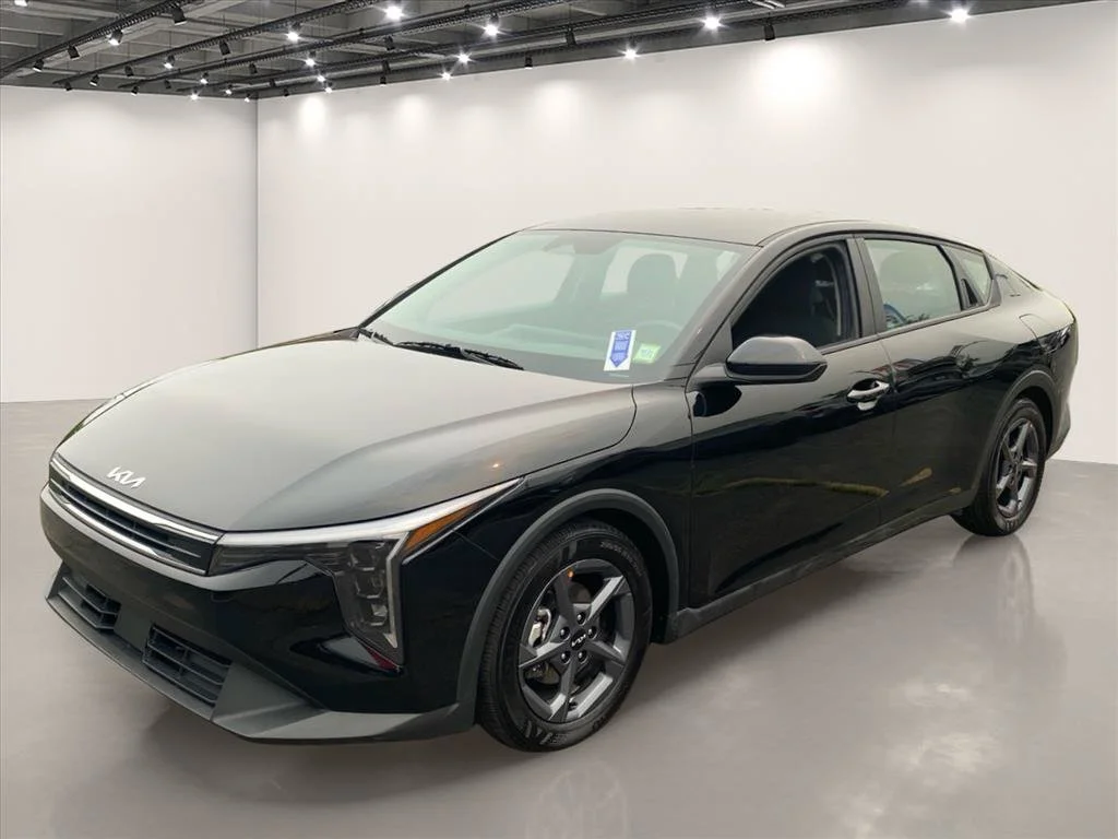 Certified Used 2026 Aurora Black Pearl Kia LXS image 4