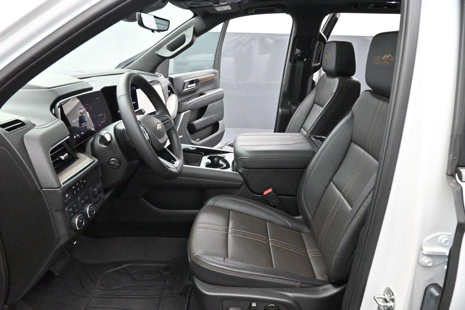 Used 2025 Iridescent Pearl Tricoat Chevrolet High Country image 12