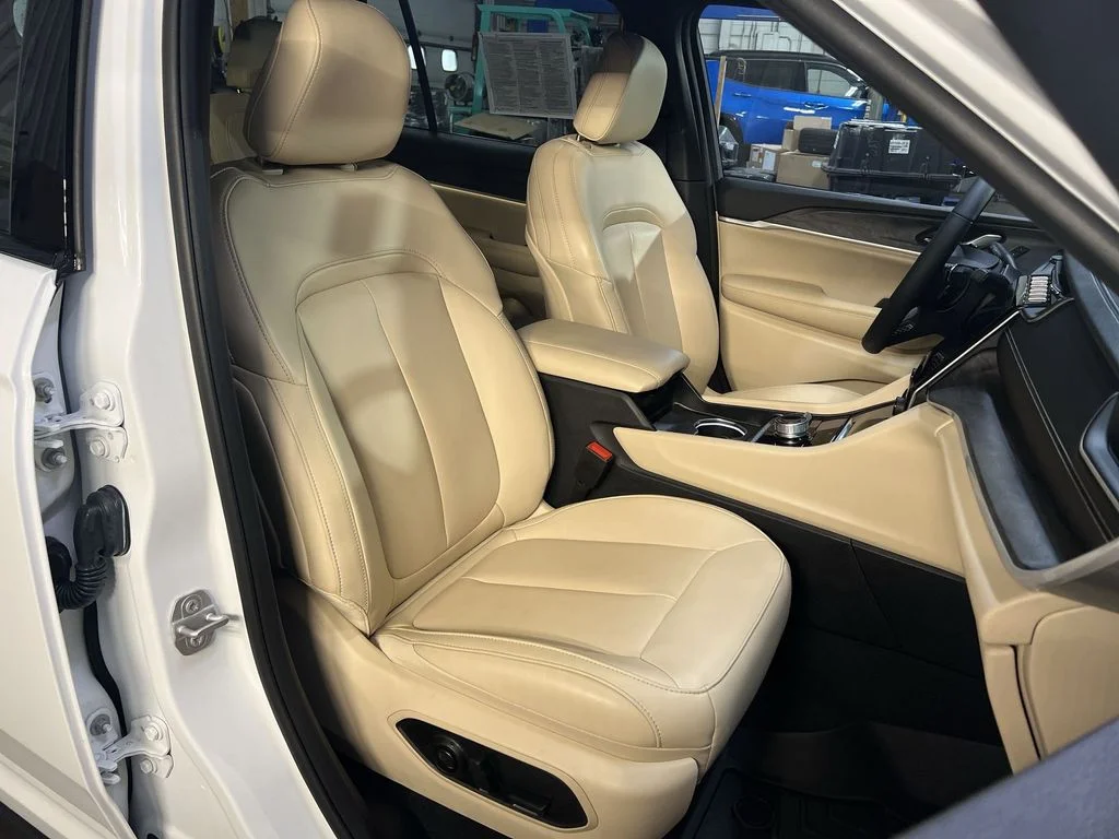 Used 2025 White Jeep Limited image 26