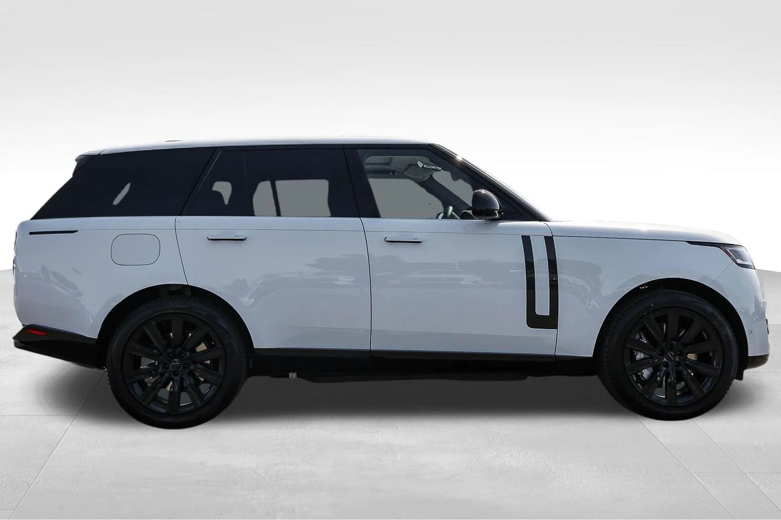 New 2026 Fuji White Land Rover SE image 4