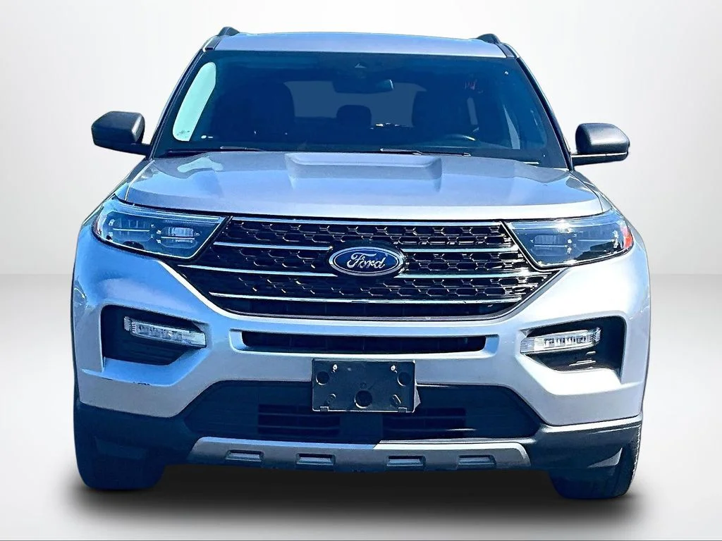 Used 2021 Silver Ford XLT image 3