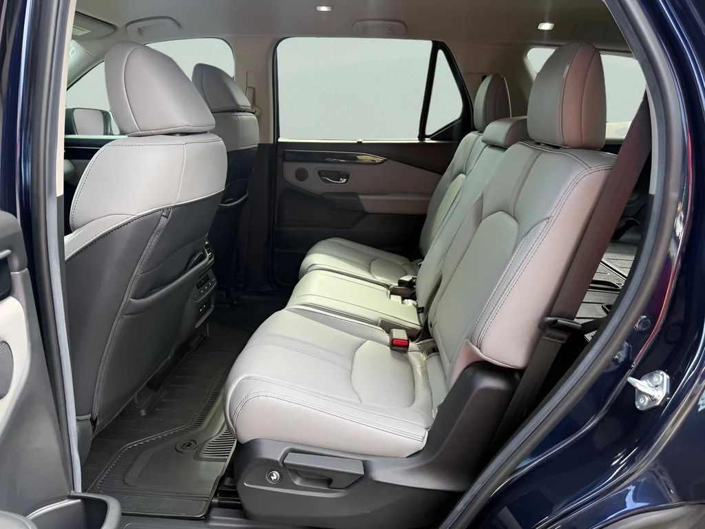 Used 2025 Obsidian Blue Pearl Honda EX-L image 11