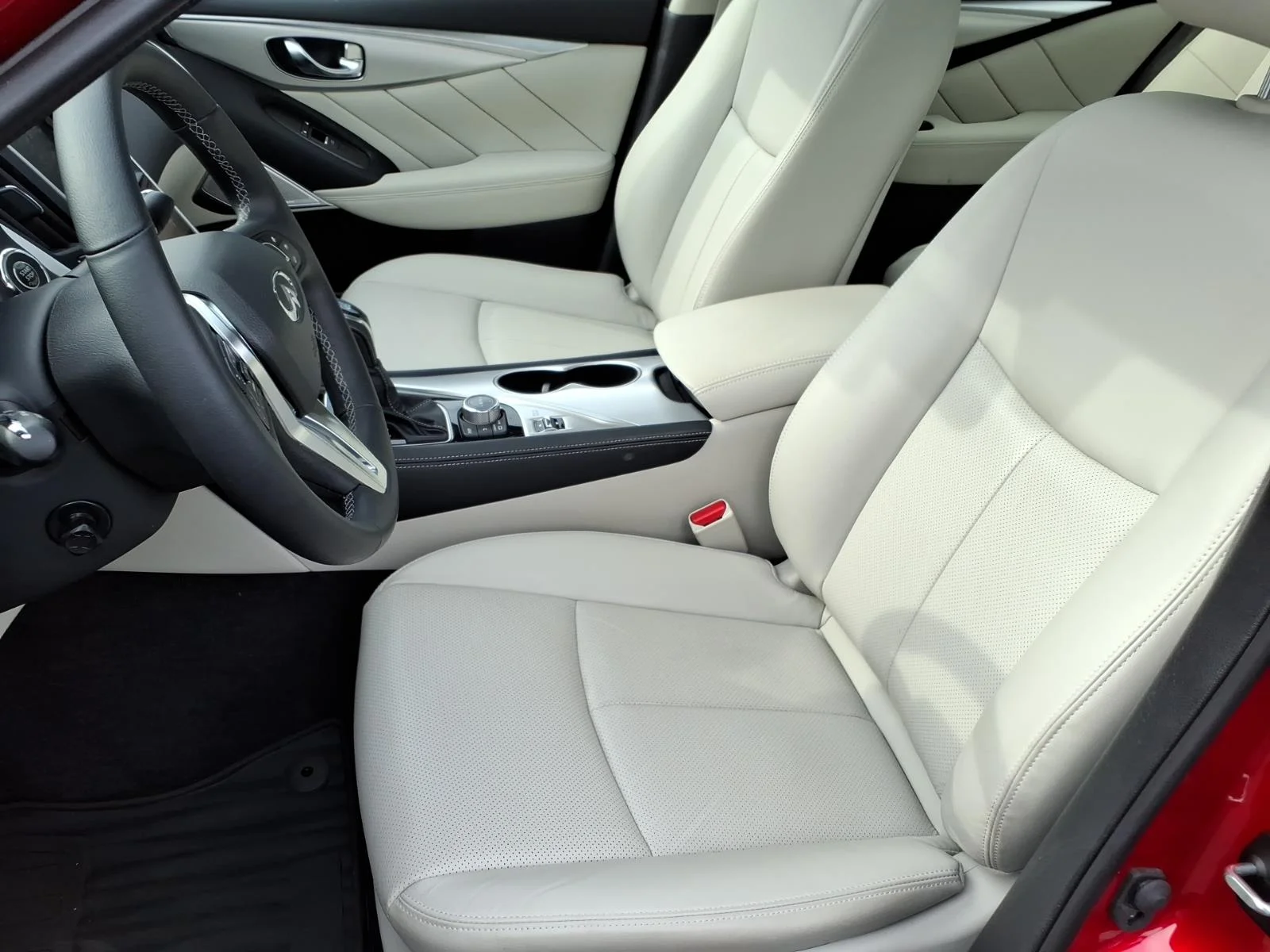 Certified Used 2023 Red INFINITI LUXE image 19