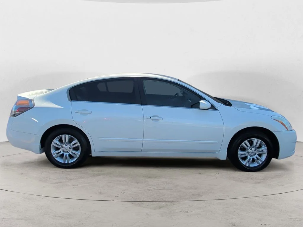 Used 2012 White Nissan 2.5 S image 6
