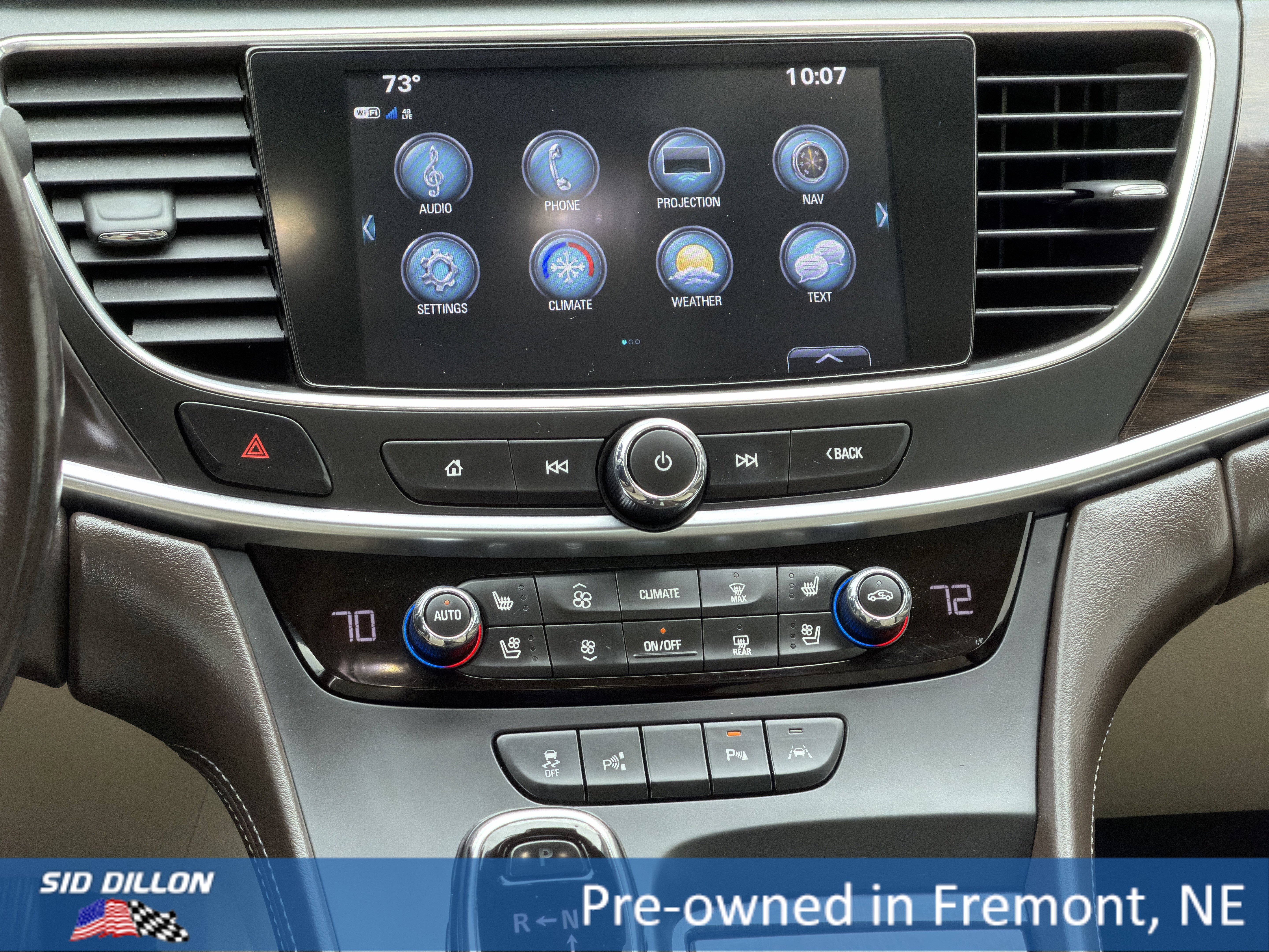 Used 2017 White Frost Tricoat Buick Premium image 9