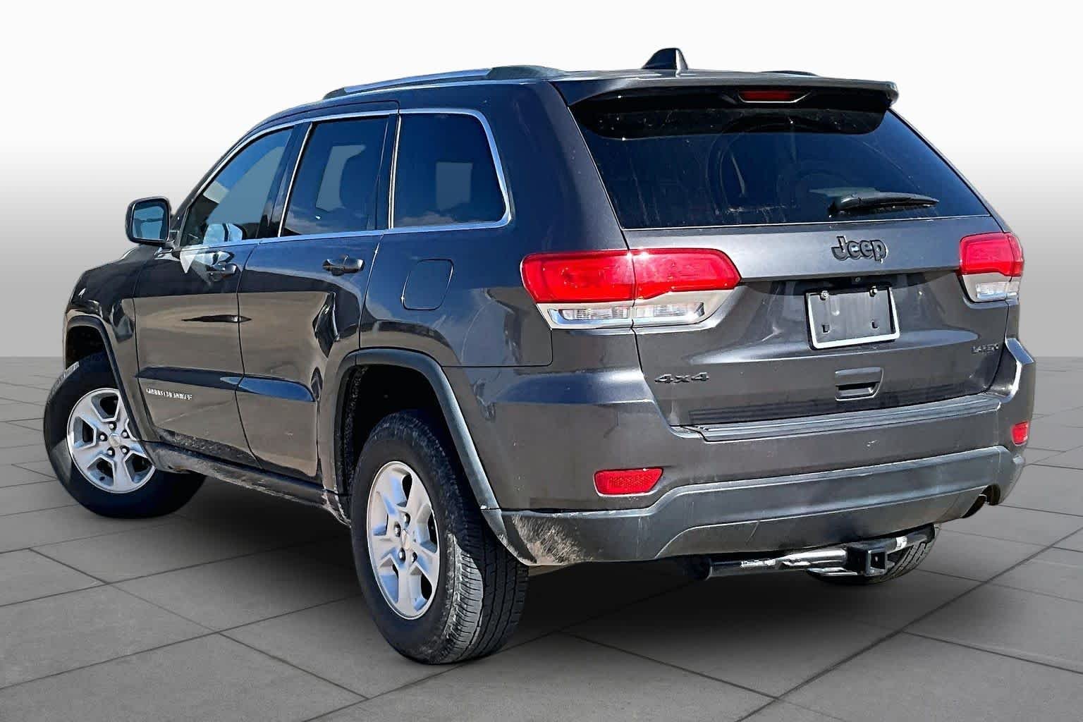 Used 2015 Granite Crystal Metallic Clearcoat Jeep Laredo image 12
