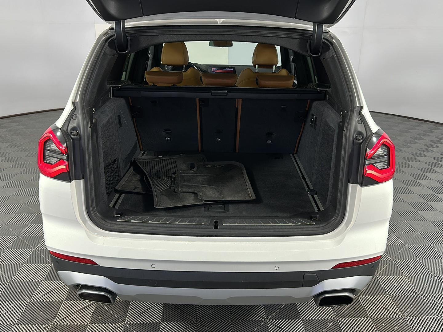 Used 2022 Alpine White BMW xDrive30i image 32
