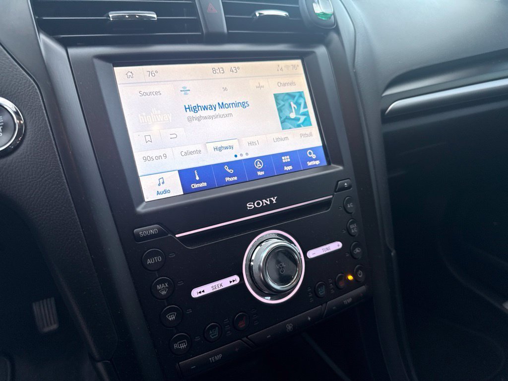 Used 2019 White Platinum Clearcoat Metallic Ford Titanium image 22
