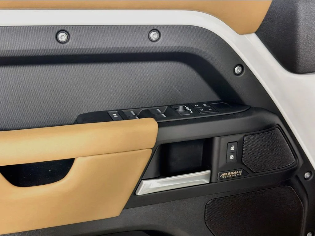 New 2026 Fuji White Land Rover X-Dynamic SE image 18