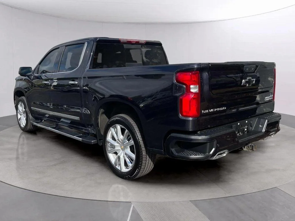Used 2022 Dark Ash Metallic Chevrolet High Country image 3