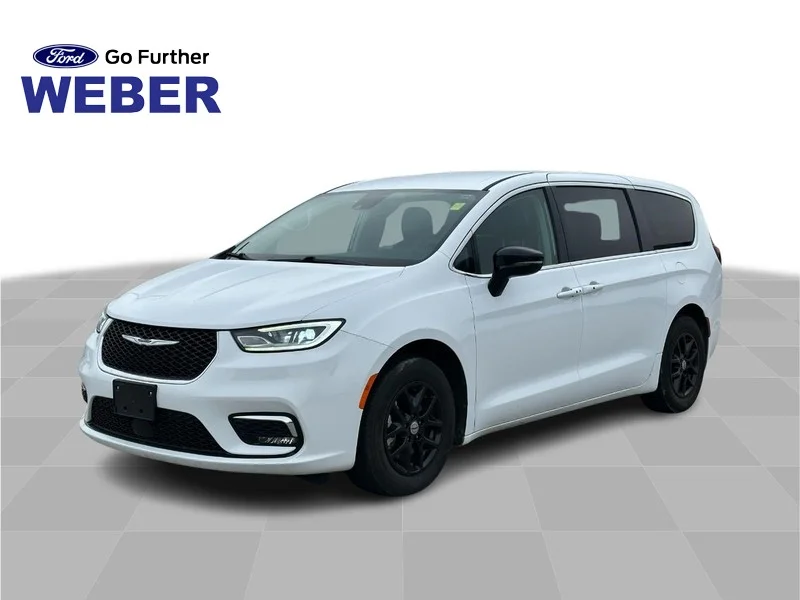 2024 Chrysler Pacifica Touring L's photo