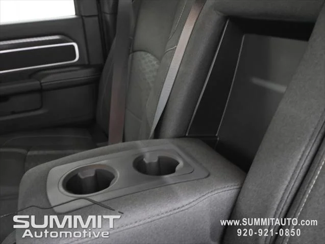 New 2026 Diamond Black Crystal Pearl-Coat Exterior Paint RAM BIG HORN image 40