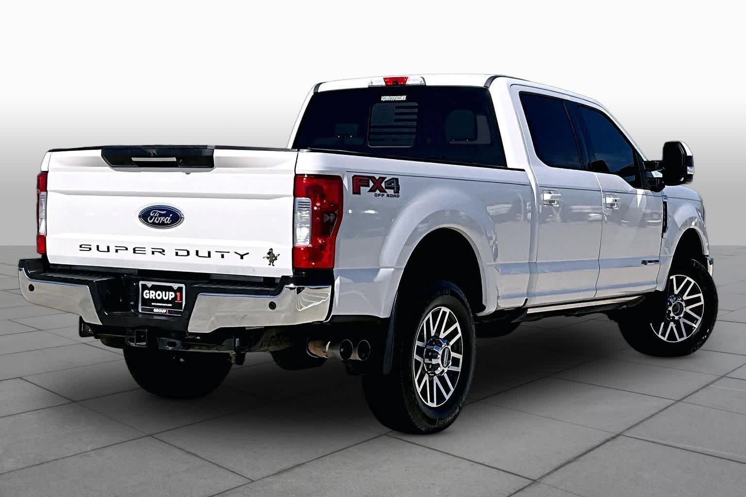 Used 2017 White Platinum Metallic Tri-Coat Ford Lariat image 13