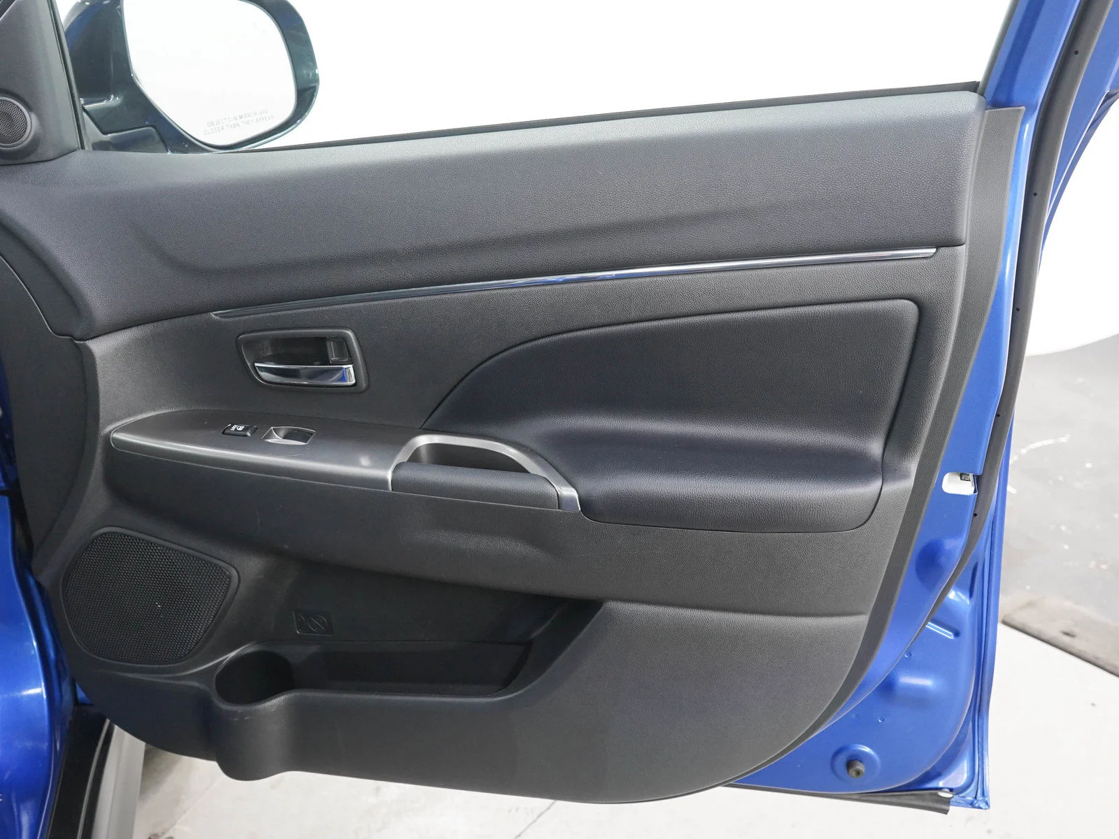 Used 2024 Blue Mitsubishi SE image 11