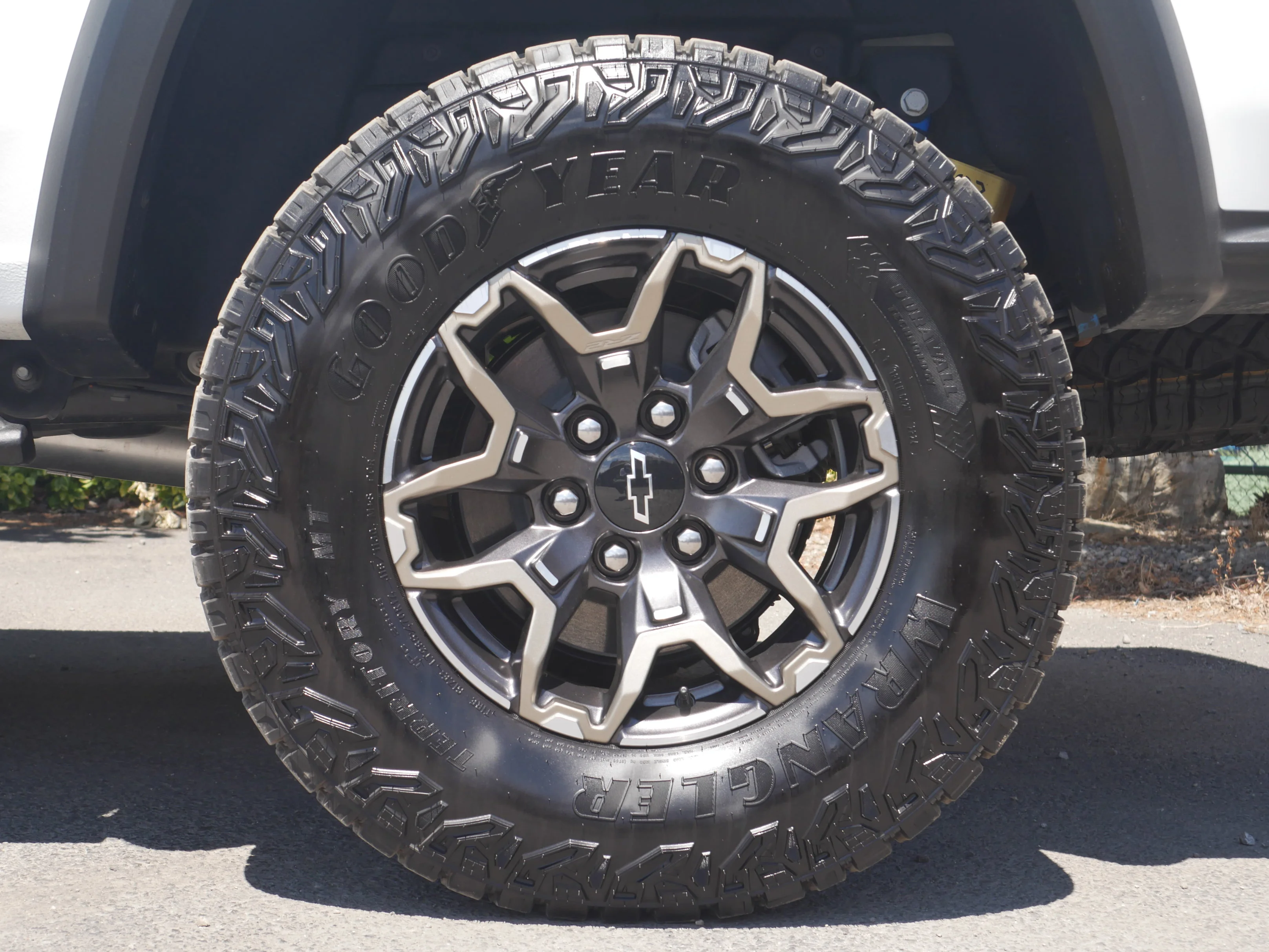 Used 2024 Summit White Chevrolet 4WD ZR2 image 8