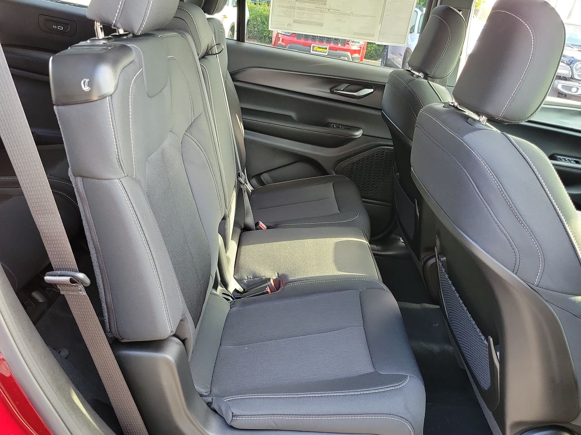 New 2026 Velvet Red Pearl-Coat Exterior Paint Jeep Laredo image 17