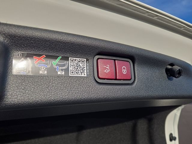 Certified Used 2026 White Mercedes-Benz C 300 image 31