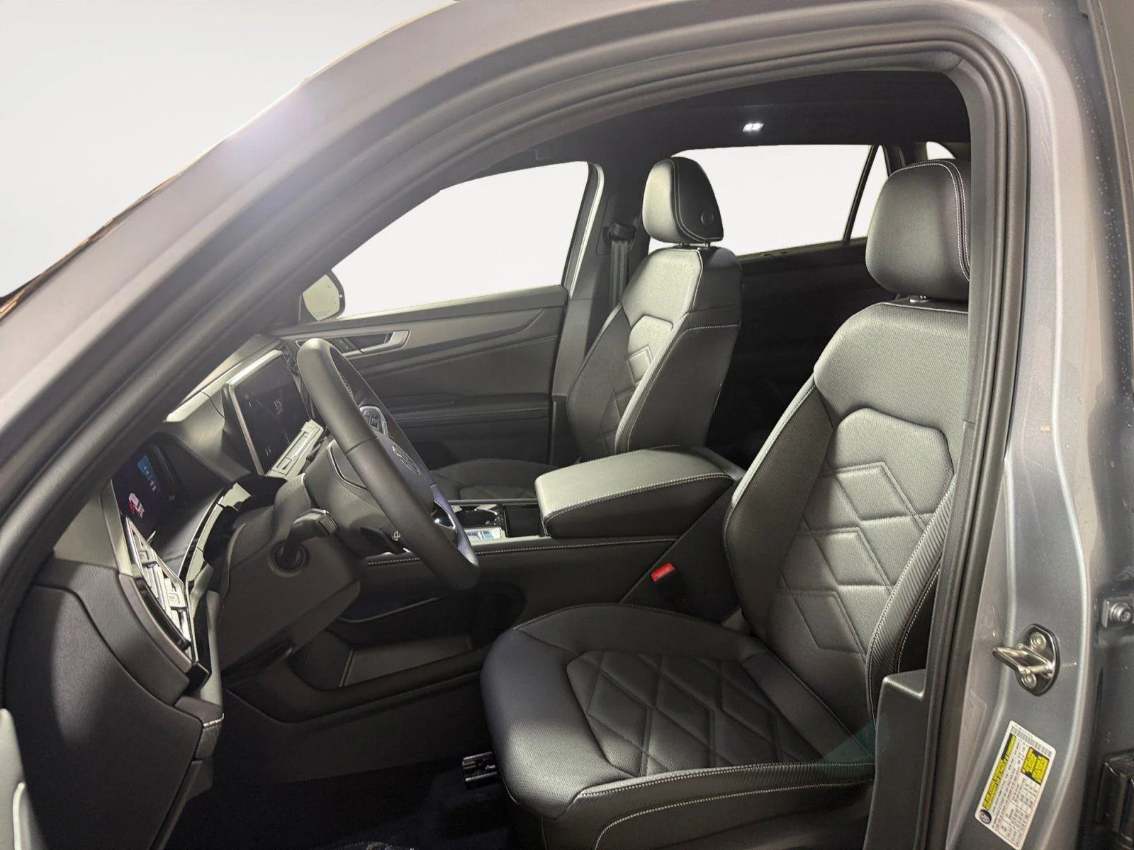 New 2026 SILVER MIST Volkswagen 2.0T SE w/Technology image 7