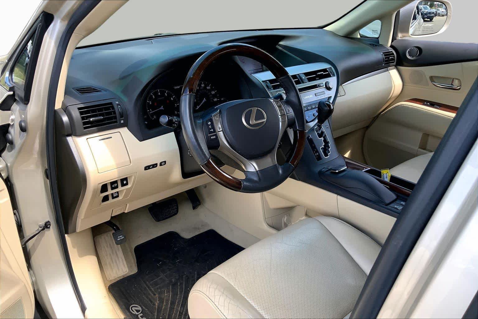 Used 2015 Satin Cashmere Metallic Lexus  image 18