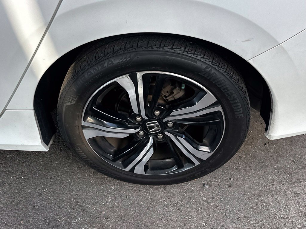 Used 2017 White Orchid Pearl Honda Touring image 18