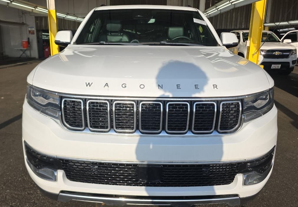 Used 2022 Jeep Wagoneer Series III with VIN 1C4SJVDT1NS118190 for sale in Kansas City