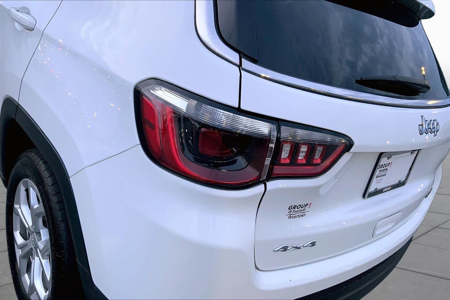 Used 2024 Bright White Clearcoat Jeep Latitude image 27