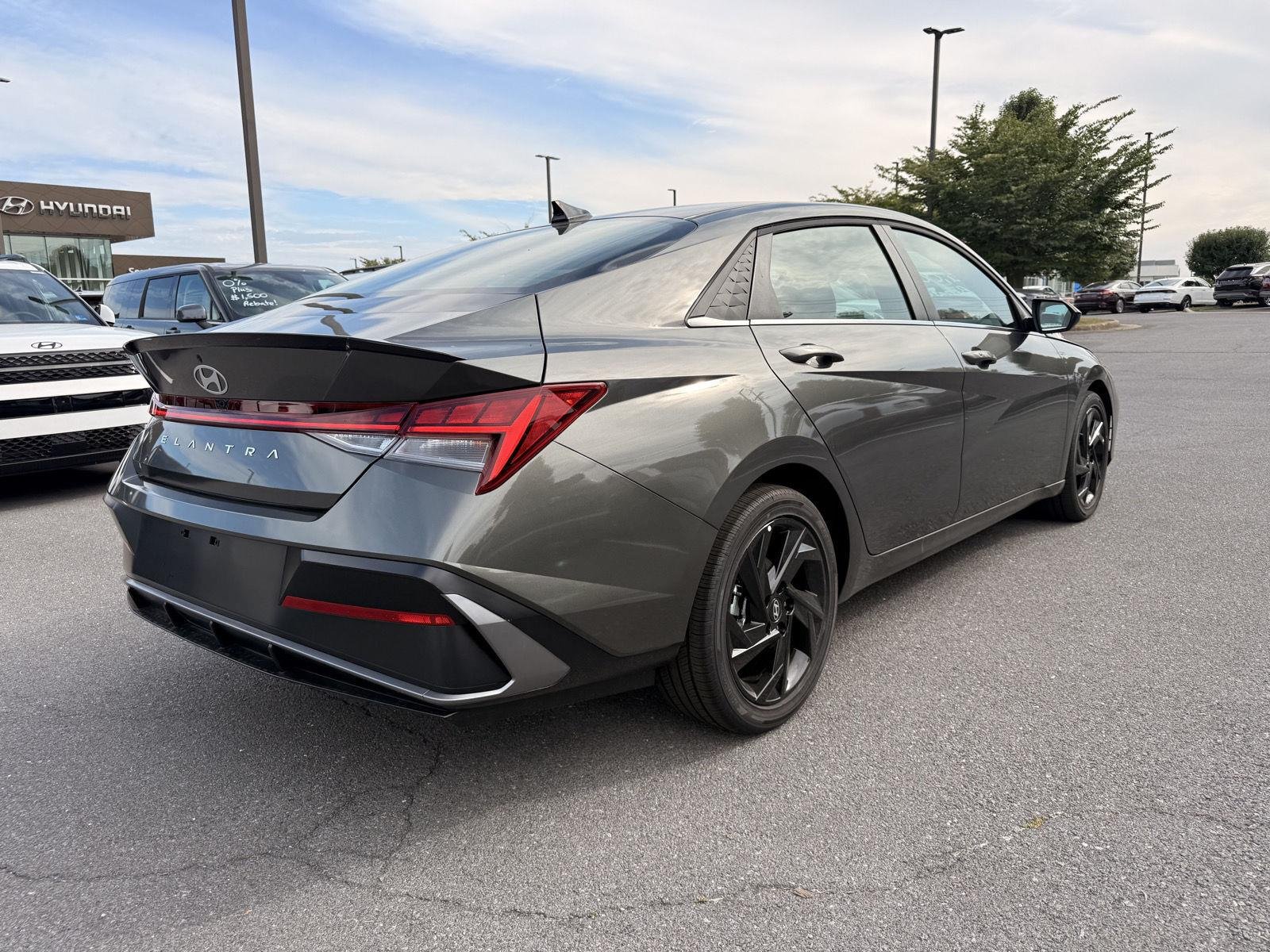 New 2026 Amazon Gray Hyundai SEL Sport image 5