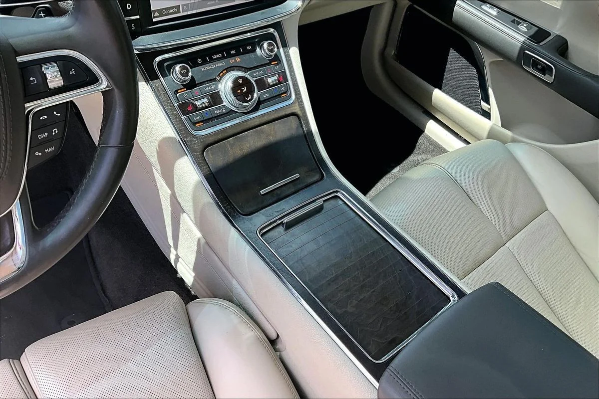 Used 2017 Blue Lincoln Select image 17