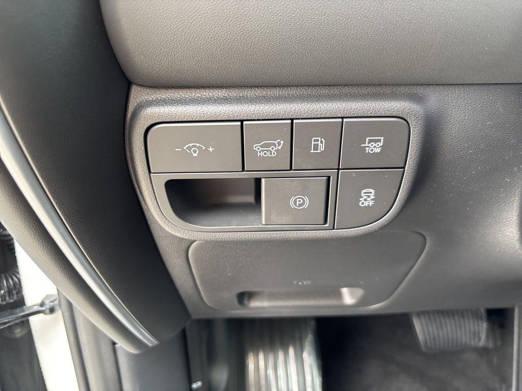 New 2026 White Pearl Hyundai SEL 8P image 19