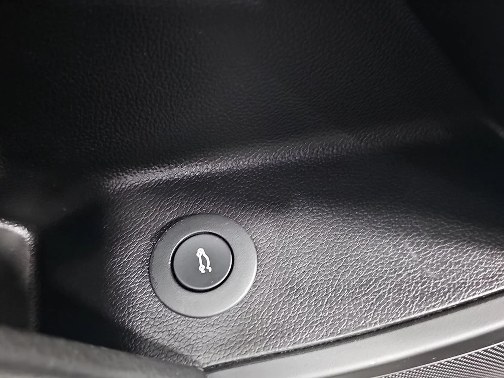 Used 2018 Silver Cadillac Luxury image 16