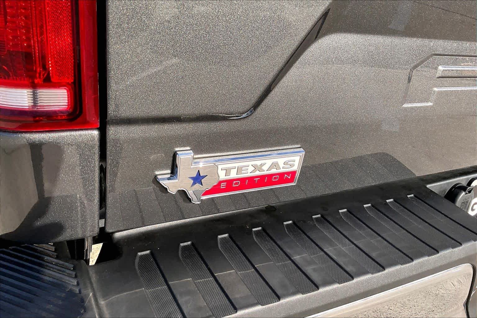 Used 2018 Magnetic Metallic Ford XLT image 10