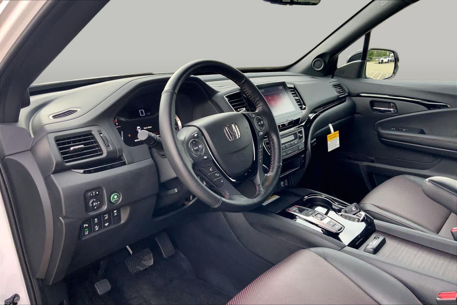 Used 2023 Platinum White Pearl Honda Black Edition image 17