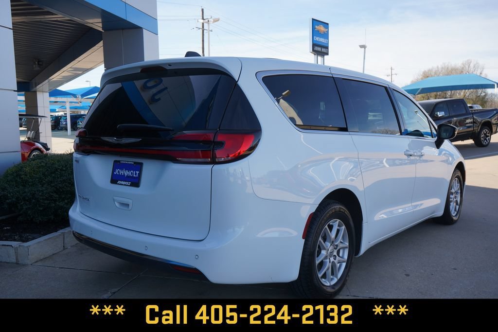2025 Chrysler Pacifica Select - Photo 9