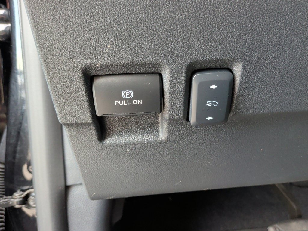 Used 2025 Agate Black Metallic Ford Lariat image 17