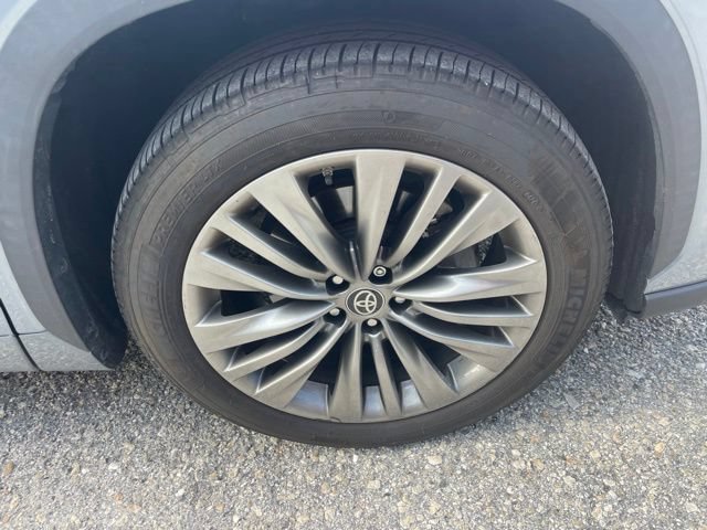 Used 2020 Moon Dust Toyota Platinum image 7